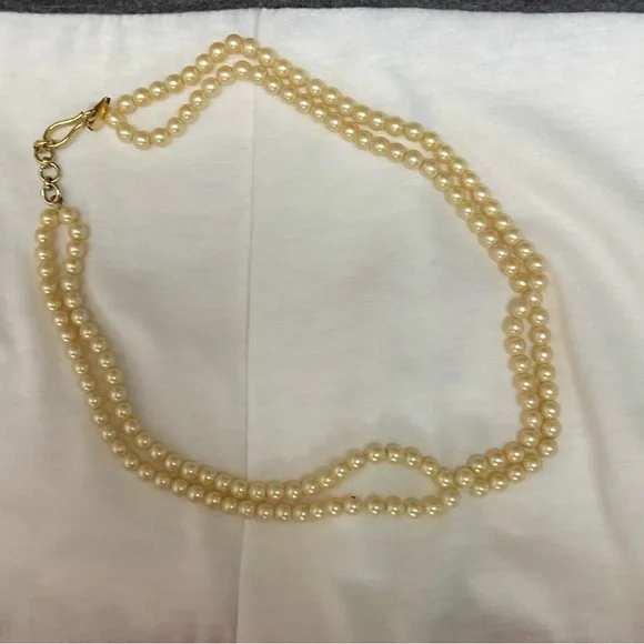 Double Strand of Pearls - Picture 2 of 2